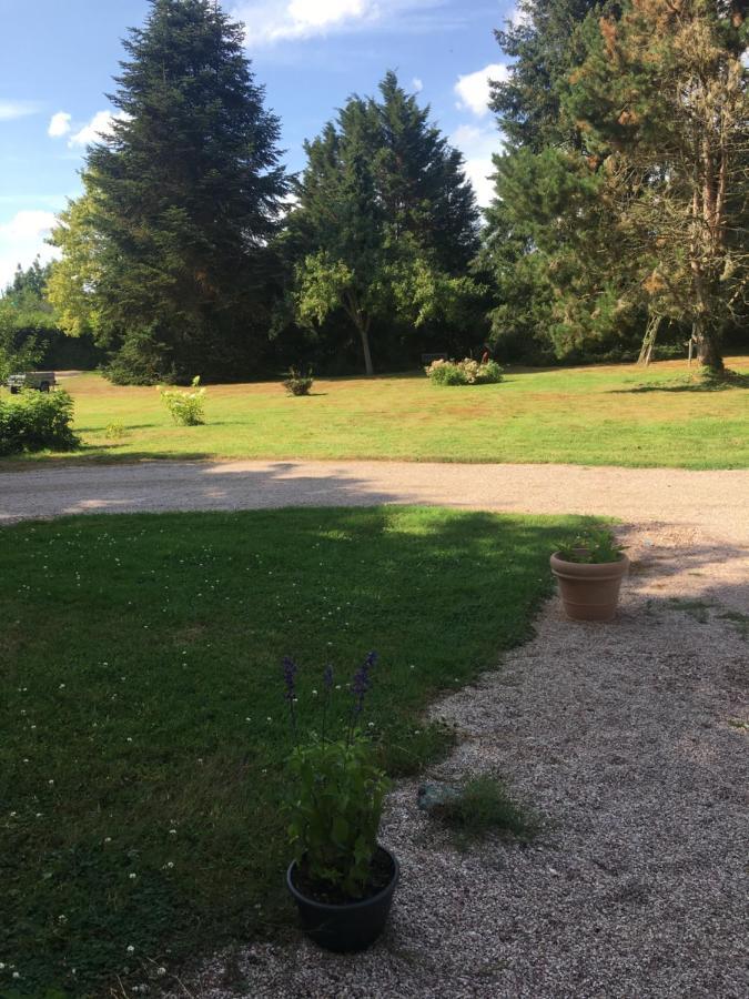 Au Charme Des Pommiers Bed & Breakfast Thiberville Exterior foto